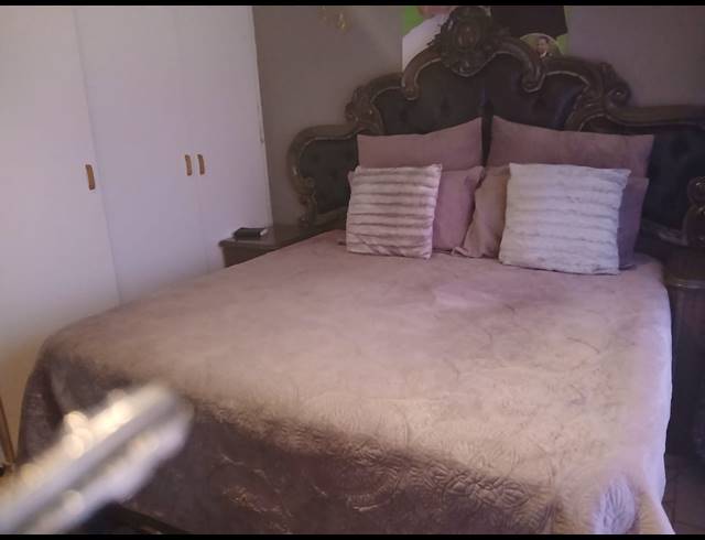 2 BEDROOM SECTIONAL TITLE FOR SALE IN GREENHILLS EXT 3